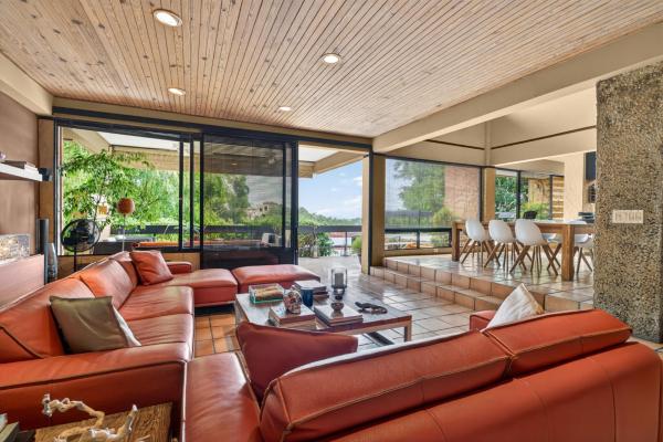 Bioclimatic architect-designed home in dos mares