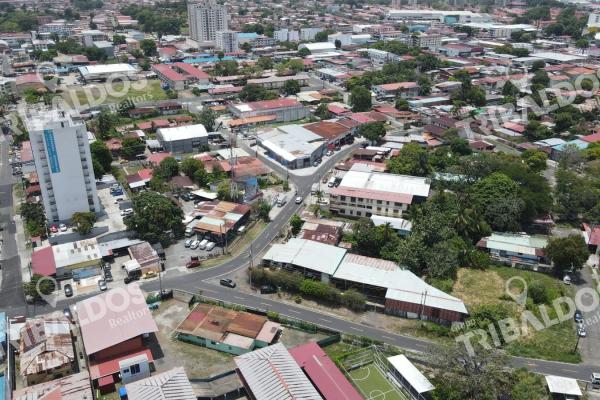 Se vende terreno/galera en parque lefevre