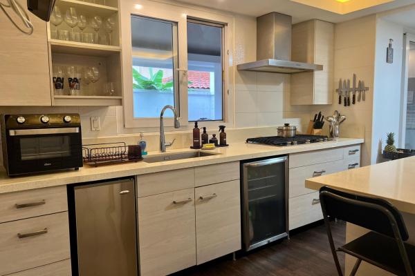 Vendo casa unifamiliar en ph castel novo – espaciosa y lista para ocupar