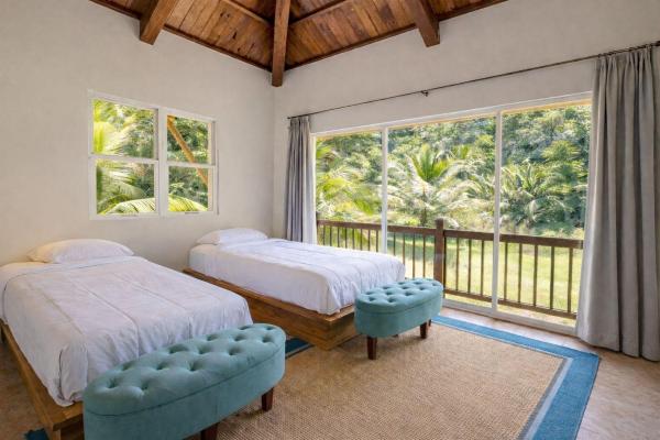 Hermosa villa frente al agua con muelle privado en sunset point, isla colón