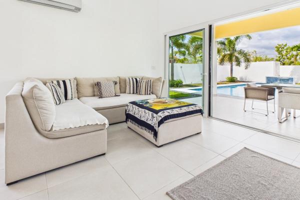 Beautiful modern 2 bdrm home with pool