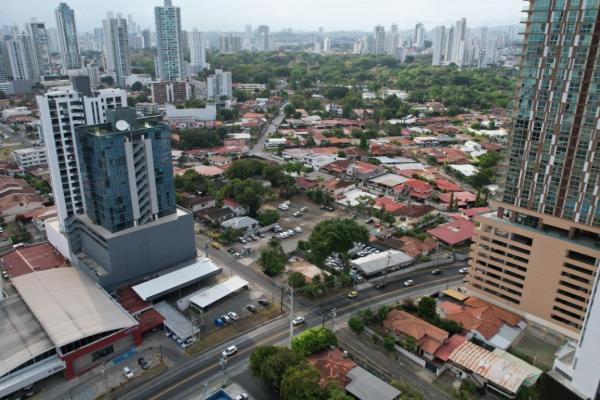Venta de terreno en via cincuentenario