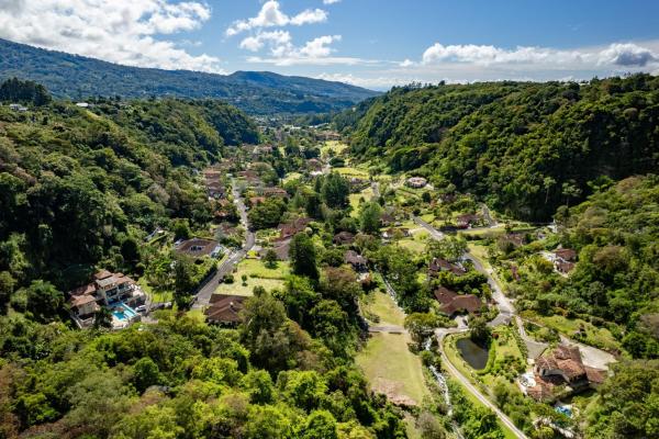 Lote ejecutivo privado en valle escondido estates