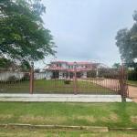 Se vende o se alquila elegante casa de dos pisos