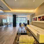 Venta de moderna y lujosa casa en bianco loft altos del golf con piscina propia amoblada y decorada