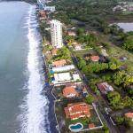 House with doble lote steps to ocean