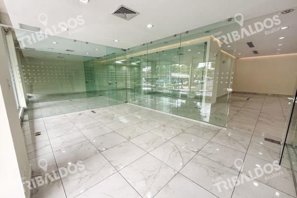 Alquiler local comercial via españa a pocos metros de la ernesto t. lefevre