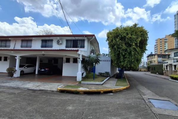 House in la loma with a large patio