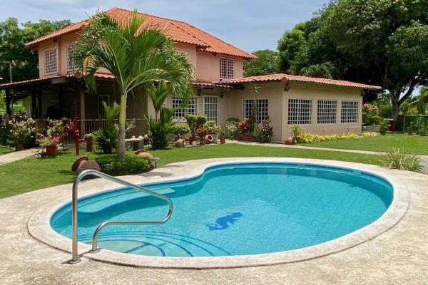 Familial country house with pool