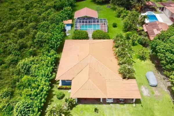 Casa campestre de 4 habitaciones con piscina