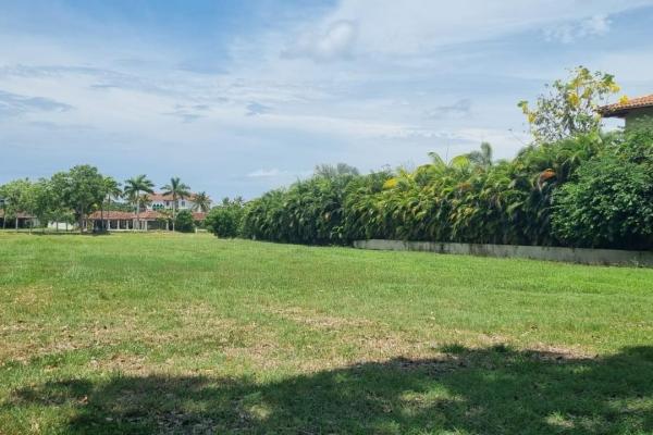 Lot facing the golf course in buenaventura