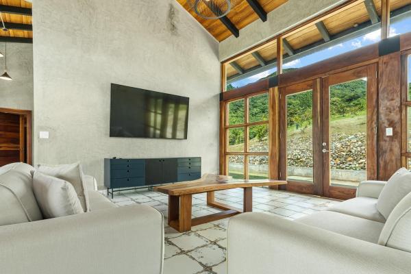 Santa fe high-quality mountain house with pool