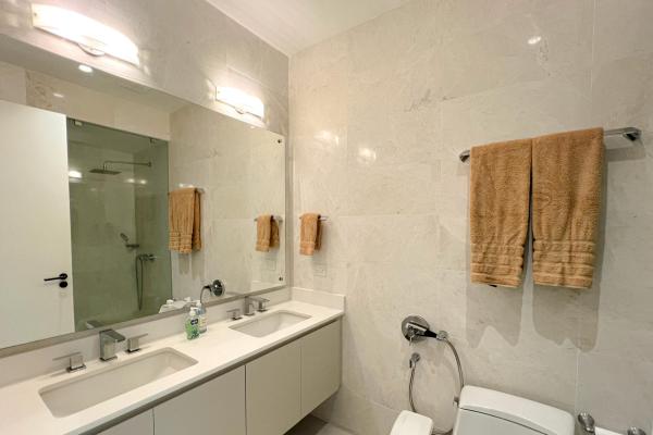 Apartamento con luz natural y vistas a la marina en bcr