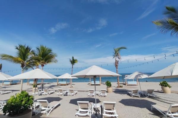 Apartamento amoblado con vista al mar y club de playa en san carlos