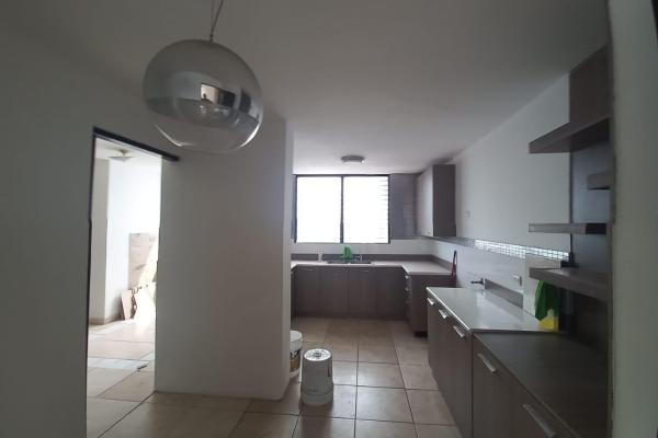 Se vende apartamento marbella tower ii, reposeído
