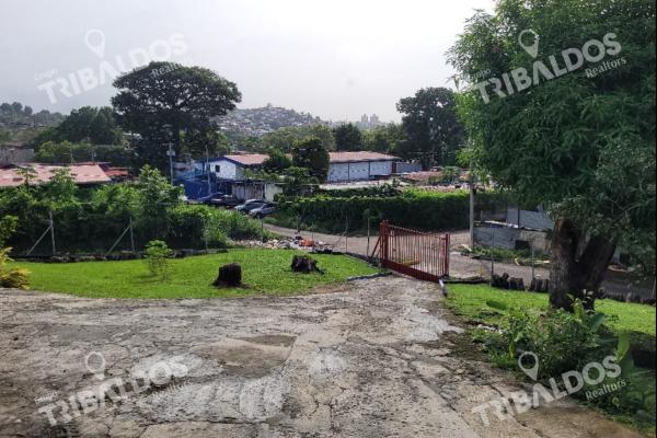 Venta de terreno con mejoras en pueblo nuevo