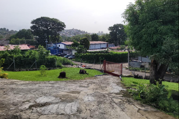 Sale of land with improvements in pueblo nuevo