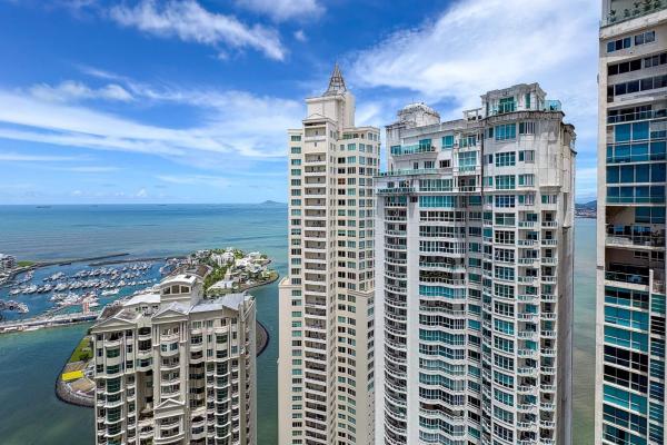Apartamento en planta alta en punta pacífica, panamá