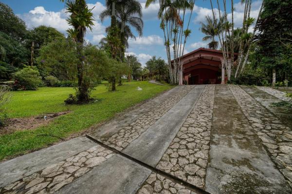 Residential estate 3.69 ha with lakes, and forest