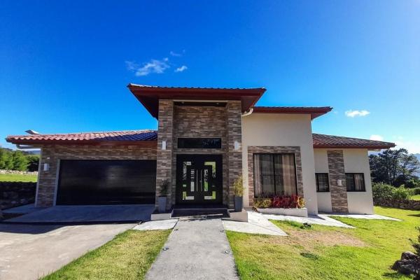 Outstanding home in cerro verde estates, boquete