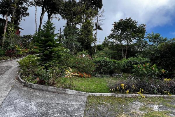 Mountain view home in altos del maria