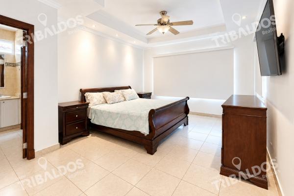 Venta de casa en costa del este con cocina remodelada