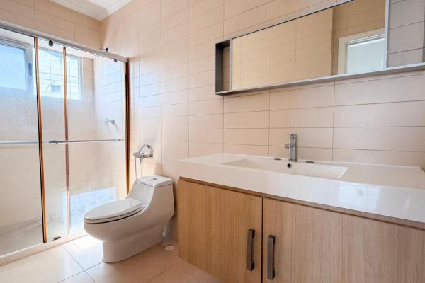 Piso alto en av balboa - waters 68d - 122 m2