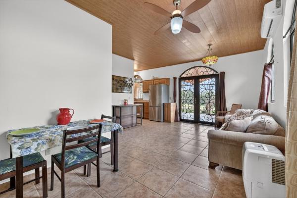 Casa en potrerillos village con apartamento tipo estudio