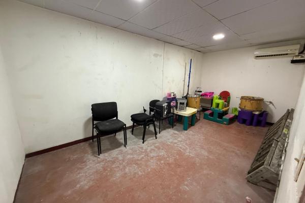 Office for rent in plaza inca