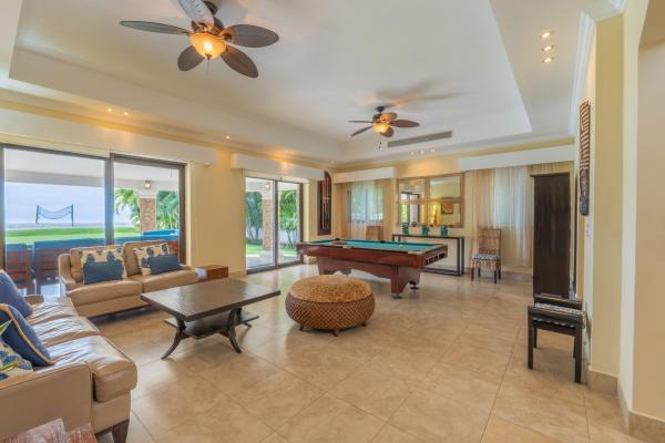 Gorgeous beachfront house for sale in buenaventura