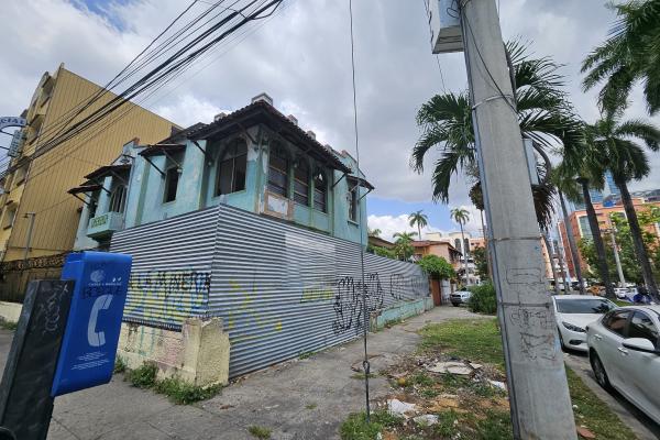 Venta de terreno con edificio en bella vista