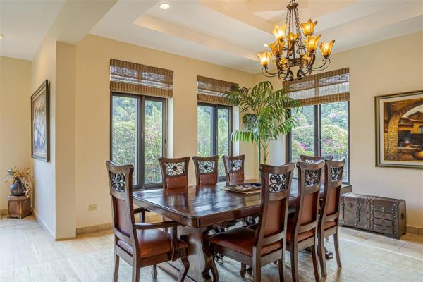Luxurious estate residence in valle escondido