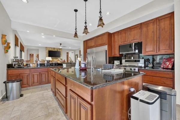 Luxurious estate residence in valle escondido