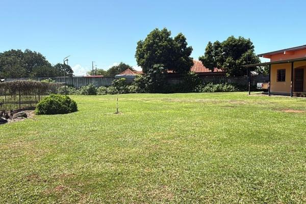 Se vende casa con 4 apartamentos