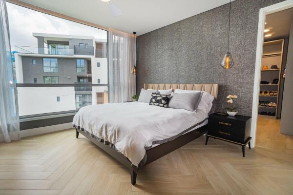 Se vende exclusivo apartamento de 3 habitaciones frente a la isla.