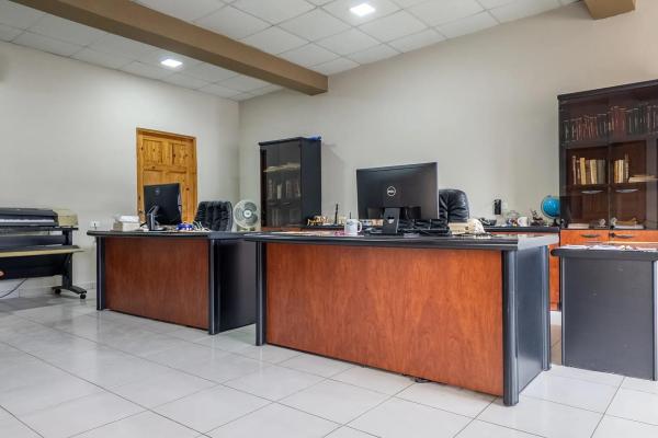 Commercial building for sale in downtown david