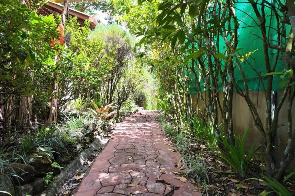 Oportunidad!!! se vende amplia casa con piscina en altos del maria