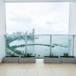 Luxurious oceanfront living at white tower, balboa