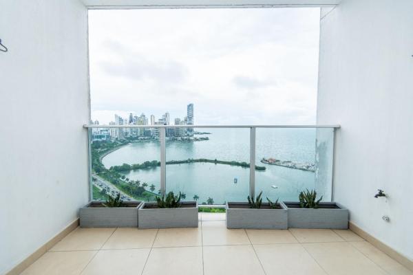 Luxurious oceanfront living at white tower, balboa