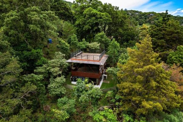 Cabaña con vistas al volcán barú en venta en jaramillo