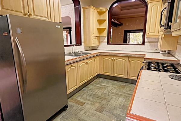Exclusivo oasis urbano: residencia unifamiliar estilo villa campestre.