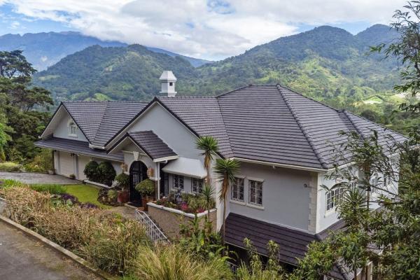 Sophisticated mountain house in boquete the spring