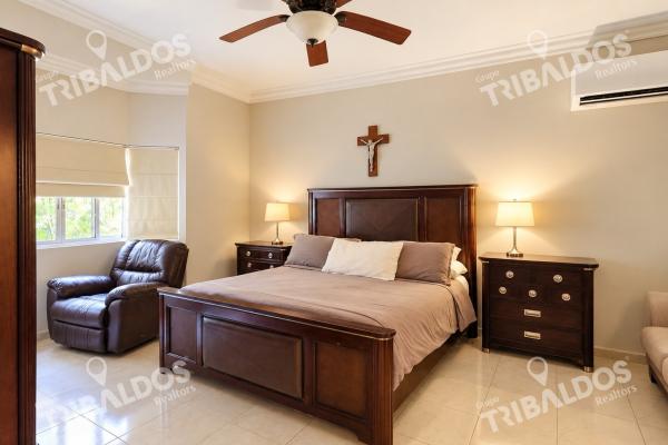 Sale of 2 houses in 1 in costa del este