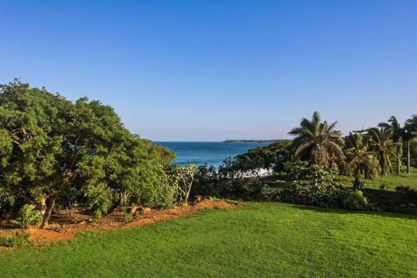 Costa pedasí beachfront lot – 35m premium frontage