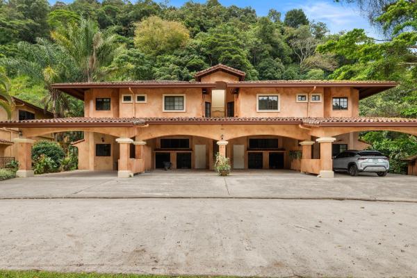 Rare 3-bedroom corner condo in valle escondido