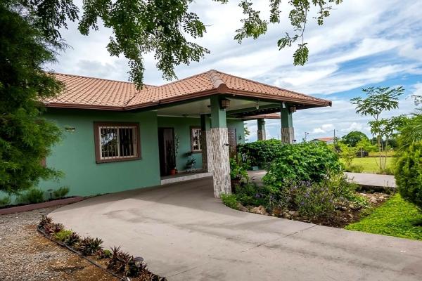 Spacious 3-bedroom home for rent in boquete