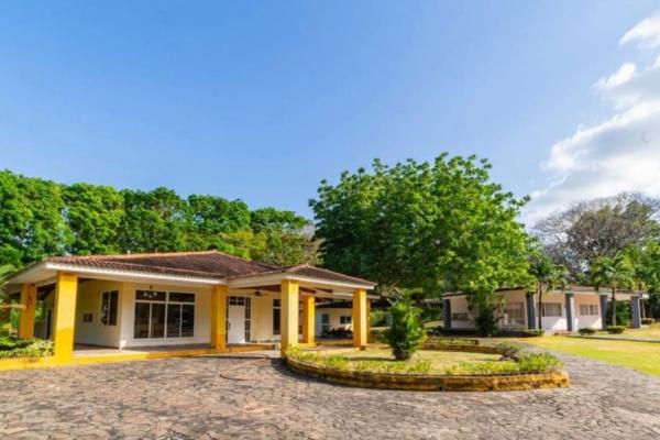 Spectacular country houses in chame coronado.