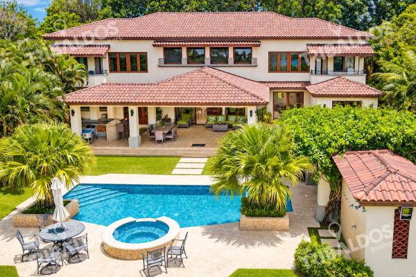 Venta de casa en buenaventura con 8 recámaras, piscina y jacuzzi