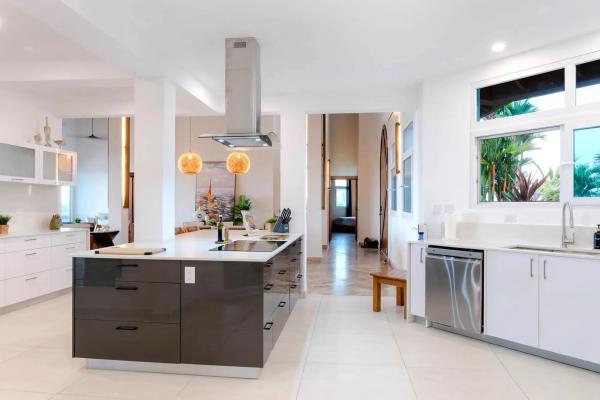 Beachfront mansion with pool in la barqueta