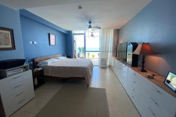 Apartamento frente al mar en coronado bay: dos estudios fusionados